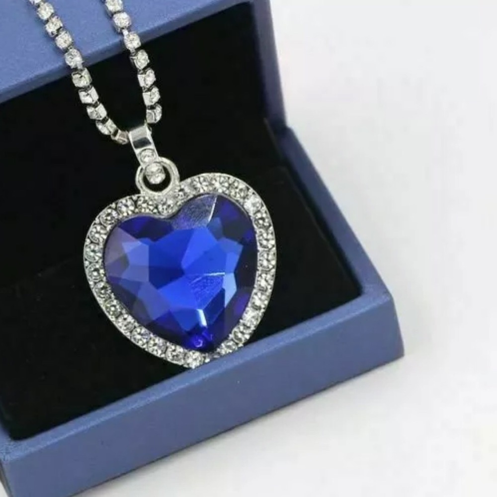 Beautiful Blue Sapphire CZ Heart Necklace! - Picture 4 of 10